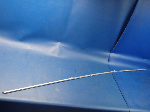 0811566-14 Cessna - TRACK - WINDOW CURTAIN UPR OR LWR (TRACK ONLY)